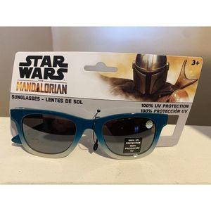 Star Wars the Mandalorian Youth sunglasses featuring Yoda NWT
